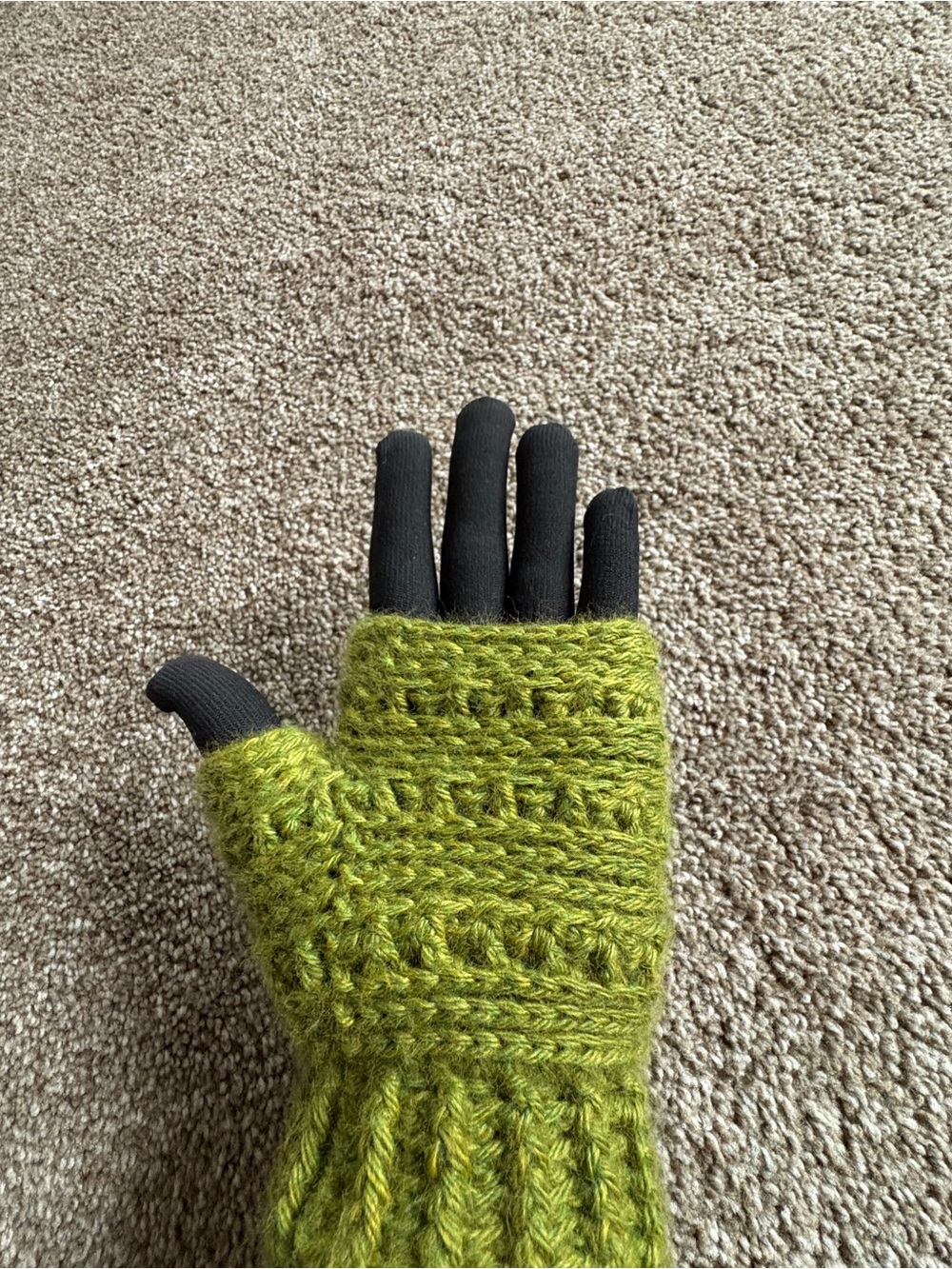 Handmade Green Fingerless Gloves - Picture 3 of 4